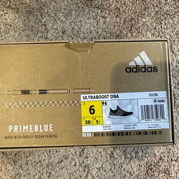 NIB Adidas Zebra  ULTRABOOST Size 6 - Picture 2 of 7